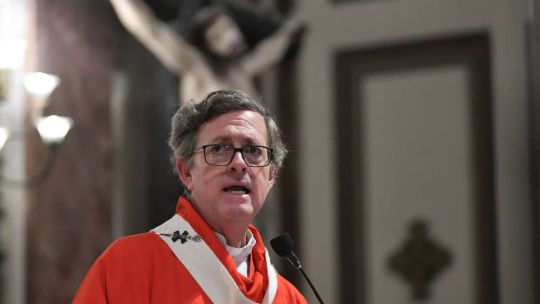 “Muchachos, no se aumenten los sueldos”, el reclamo del arzobispo García Cuerva en San Expedito