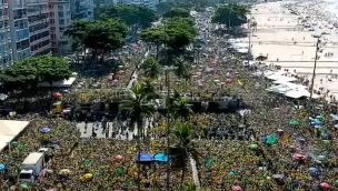 Masivo acto de Bolsonaro en Copacabana.