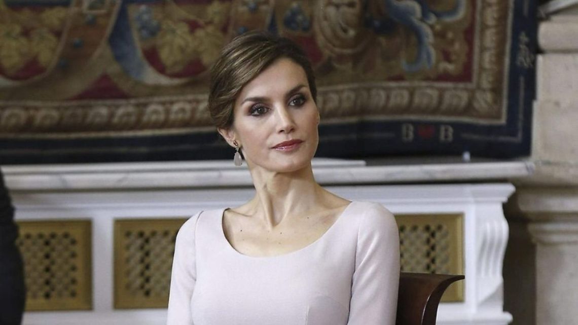 Una por una, las múltiples cirugías que se hizo Letizia Ortiz, la reina de España