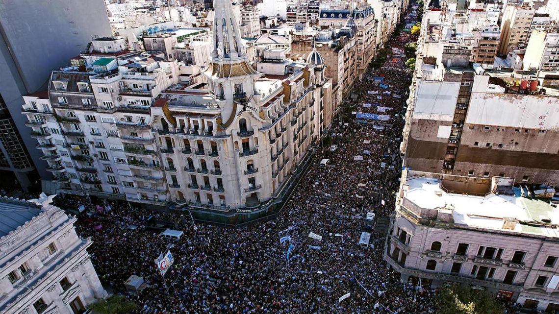 El Gobierno Imperturbable Ante Una Marcha Universitaria Masiva Perfil