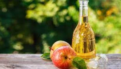 Según especialistas, el vinagre de manzana es uno de los componentes que pueden mejorar la salud. 