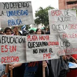 Los carteles en la marcha de las universidades | Foto:CEDOC