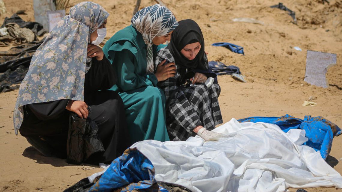 Mass graves in Gaza: bodies could have been buried alive