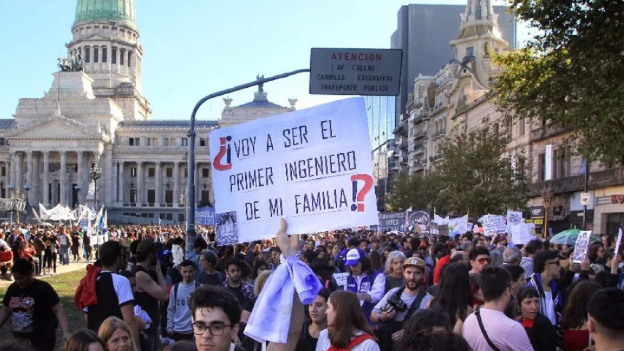 Los carteles en la marcha de las universidades | Foto:CEDOC