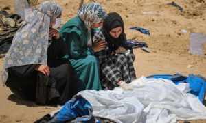 Franja de Gaza Más de 300 cuerpos fueron desenterrados, incluidos de niños.