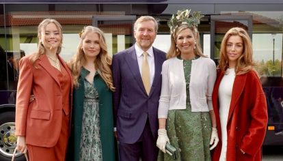 La reina consorte de Holanda, Amalia, Alexia y Ariane, estuvieron en los festejos por el cumpleaños número 57 del rey Guillermo Alejandro.