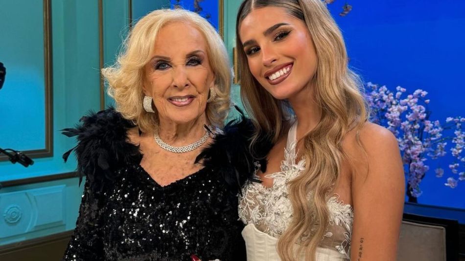 El impresionante look de minivestido de Julieta Poggio para cenar con Mirtha Legrand