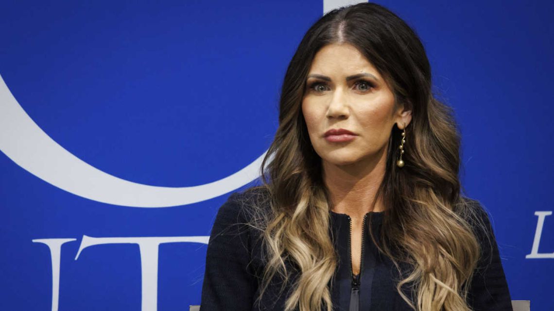 Javier Milei se encuentra reunido con la Secretaria de Seguridad Nacional de Estados Unidos