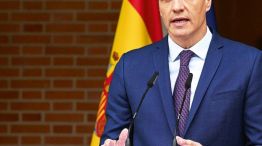 El presidente del gobierno español, Pedro Sánchez, anunció que seguirá al frente del Ejecutivo.