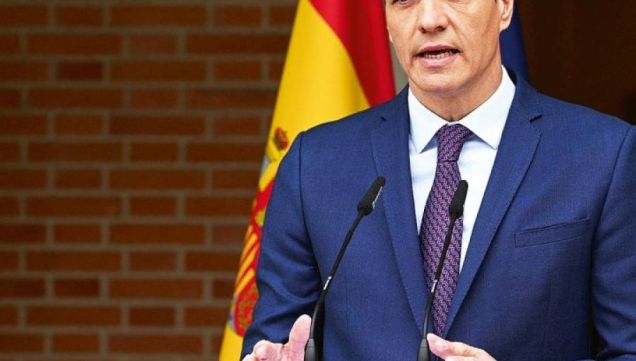 El presidente del gobierno español, Pedro Sánchez, anunció que seguirá al frente del Ejecutivo.
