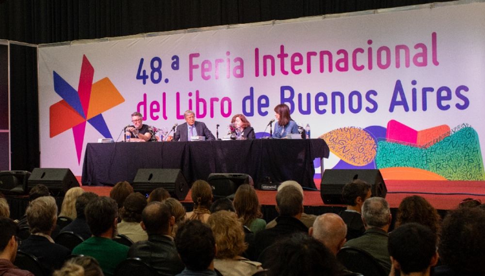 Alejandro Roemmers presentó su nuevo libro en la Feria del Libro de Buenos Aires.