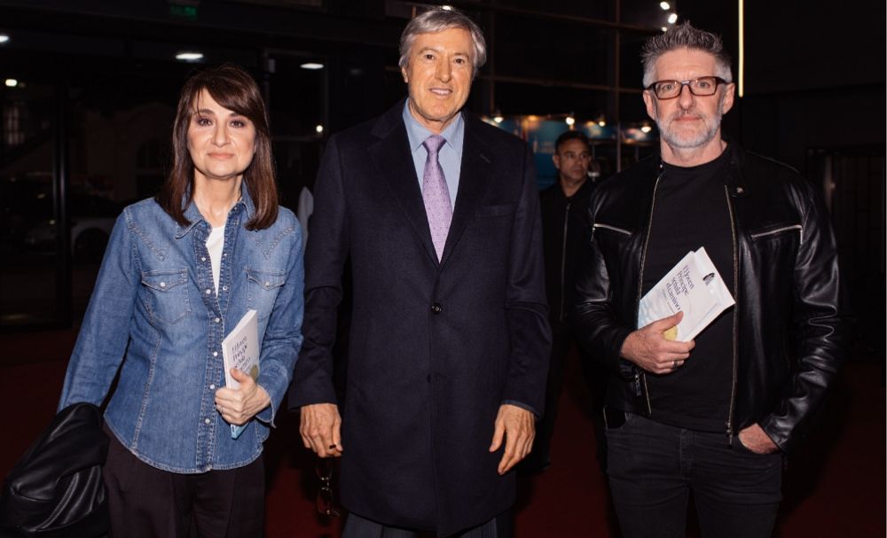 (De izq. a der.) María Laura Santillán, Alejandro Roemmers, y Luis Novaresio en la Feria del Libro de Bs.As.