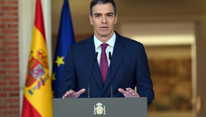 Frente a las acusaciones de tráfico de influencias a su esposa Begoña Gómez, el presidente español cambio el eje de la discusión al sugerir la posibilidad de una renuncia.