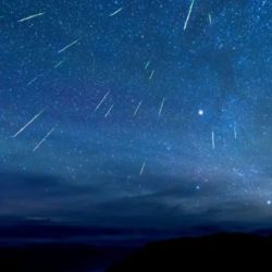 Es una de las lluvias de estrellas más veloces.