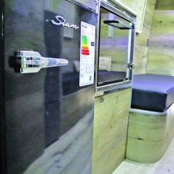 Cómo convertir una Mercedes Benz Sprinter 516 en  un cómodo motorhome para varias personas. Uno por uno, todos los detalles de equipamiento.