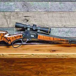 Ambos modelos de Smith & Wesson vienen en calibre .44 Rem Mag con cargador tubular para nueve cartuchos y soporte para mira telescópica.