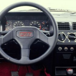 El Peugeot 205 GTi cumple 40 años.