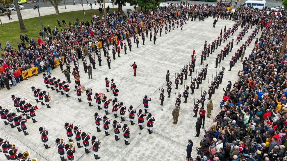 20240504 Los regimientos de Granaderos, Patricios e Iriarte realizaron hoy en simultáneo el cambio de guardia en Plaza de Mayo por primera vez en la historia