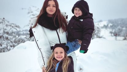 La hija de la actriz y Benjamín Vicuña viajaron a la nieve. 