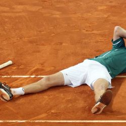 El ruso Andrey Rublev reacciona tras vencer al canadiense Felix Auger-Aliassime durante la final de tenis de individuales del torneo ATP Tour Madrid Open 2024 en la Caja Mágica de Madrid. | Foto:Pierre-Philippe Marcou / AFP
