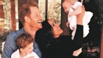 El Príncipe Harry y Meghan Markle junto a sus hijos
