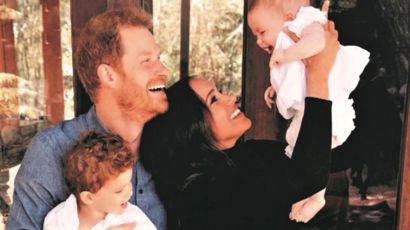 El Príncipe Harry y Meghan Markle junto a sus hijos