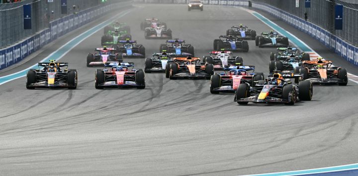 Los pilotos inician el Gran Premio de Fórmula Uno de Miami 2024 en el Autódromo Internacional de Miami en Miami Gardens, Florida.