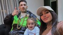L-Gante y Tamara Báez junto a su hija, Jamaica