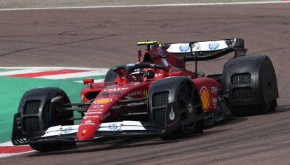 Ferrari estuvo probando para la FIA en el circuito de Fiorano, Italia, estos elementos como una forma de mejorar las condiciones de visibilidad en las carreras con pista mojada. Se trata de un dispositivo “anti-spray”.

