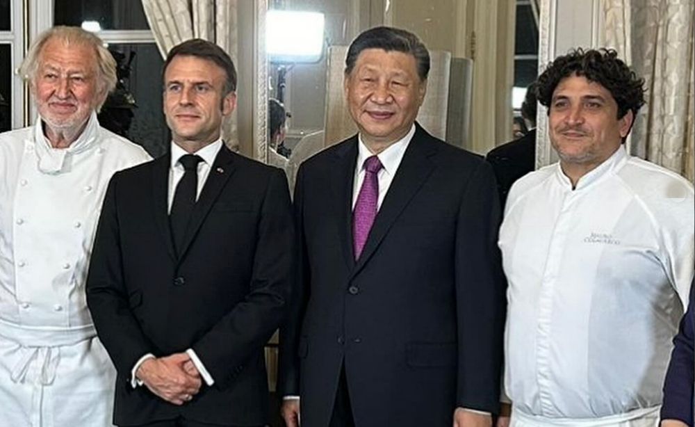 (De izq. a der.) Pierre Gagnaire, Macron, Xi Jinping, y Mauro Colagreco.