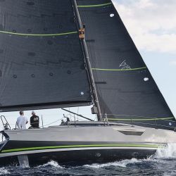 Las líneas del Shogun 43 impactan a primera vista, son determinantes, estilizadas y agresivas. 