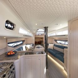 Las líneas del Shogun 43 impactan a primera vista, son determinantes, estilizadas y agresivas. 