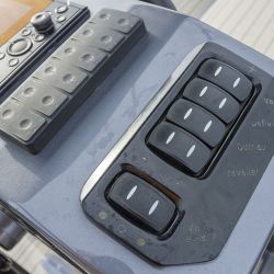 Las líneas del Shogun 43 impactan a primera vista, son determinantes, estilizadas y agresivas. 