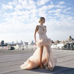 Vestido (Haleia by The Confessional Showroom NY). Zapatos (Dolce & Gabbana).