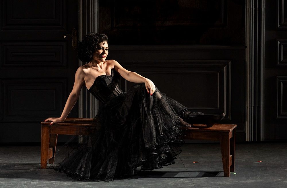 Escena de 'Carmen' con vestuario del argentino Pablo Ramírez.(Teatro Municipal de San Pablo).