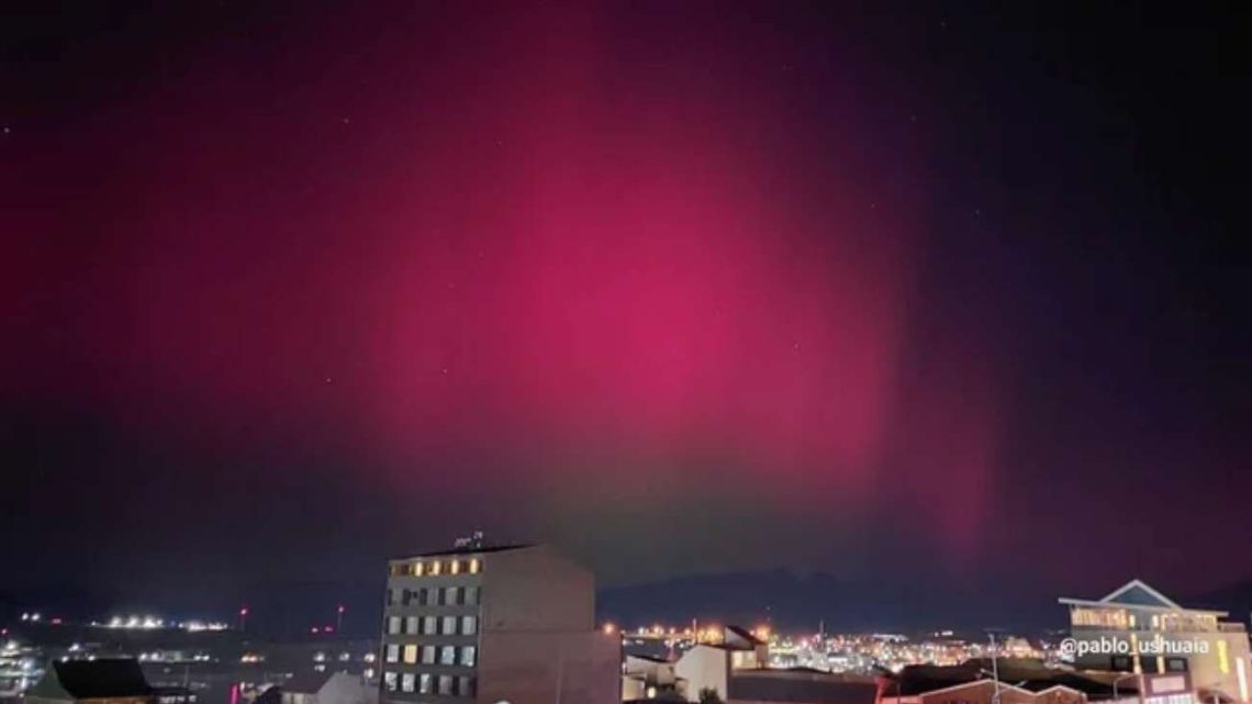 The residents of Ushuaia in Tierra del Fuego witnessed magical scenes as the southern skies turned deep red colour.