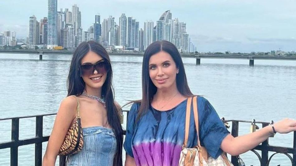 Las lujosas vacaciones de Samanta Farjat junto a su hija, Macarena, en un extraño destino