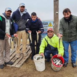 Si bien los mejores tamaños se dan buscando en sectores de más de 2 m de hondura, con paternóster, de flote también suele sorprendernos. 