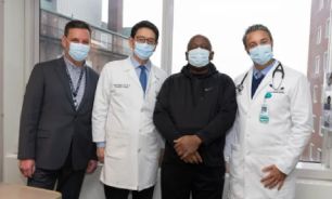 Slayman se sometió a la cirugía en el Hospital General de Massachusetts (MGH), en Boston, el 16 de marzo bajo la autorización de "uso compasivo" del Protocolo de Acceso Ampliado.