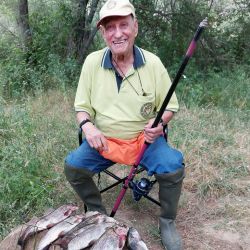 A pesar de la pasión por la pesca de Paco Encinas, ninguno de sus nietos, bisnietos y tataranietos heredó el disfrute por la actividad piscatoria. 
