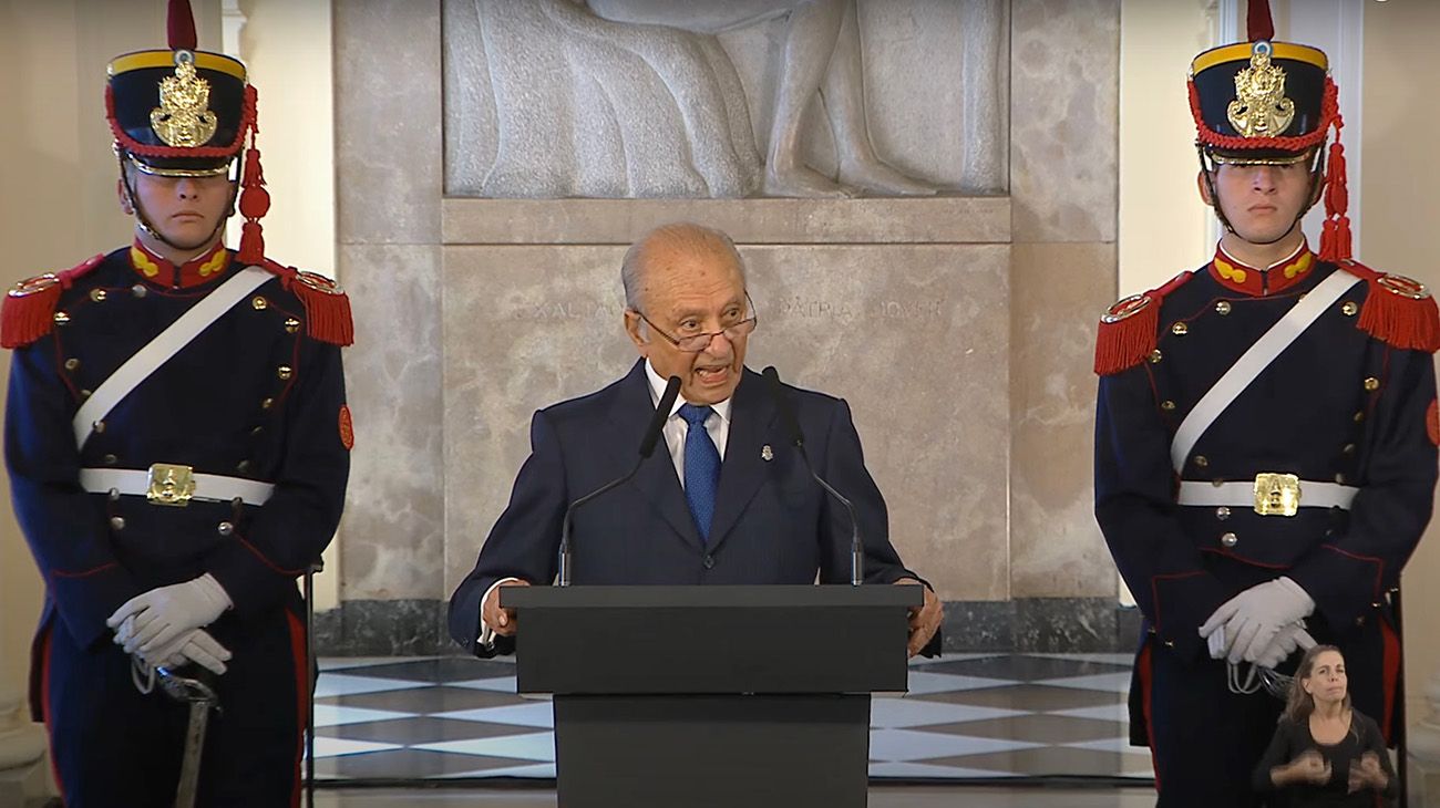 Inauguración del busto de Carlos Menem en Casa Rosada