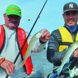 En laguna Manantiales la amplia costa nos permite realizar buena pesca desde la orilla, tanto de flote como de fondo, ambas rinden excelente si se hacen bien los deberes.