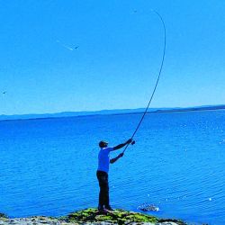 En el dique Paso de las Piedras es conveniente que haya una distancia mínima de 50 m o más entre los pescadores. 