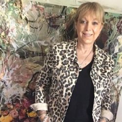 “Dionisia”: La Armonía Visual de Claudia Perrotta en “Paraísos Fragmentados” | Foto:CEDOC