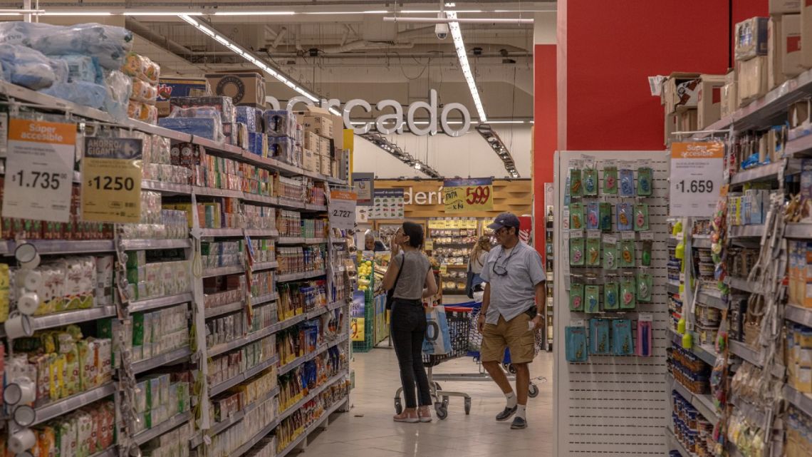 Shoppers at a supermarket in Buenos Aires.