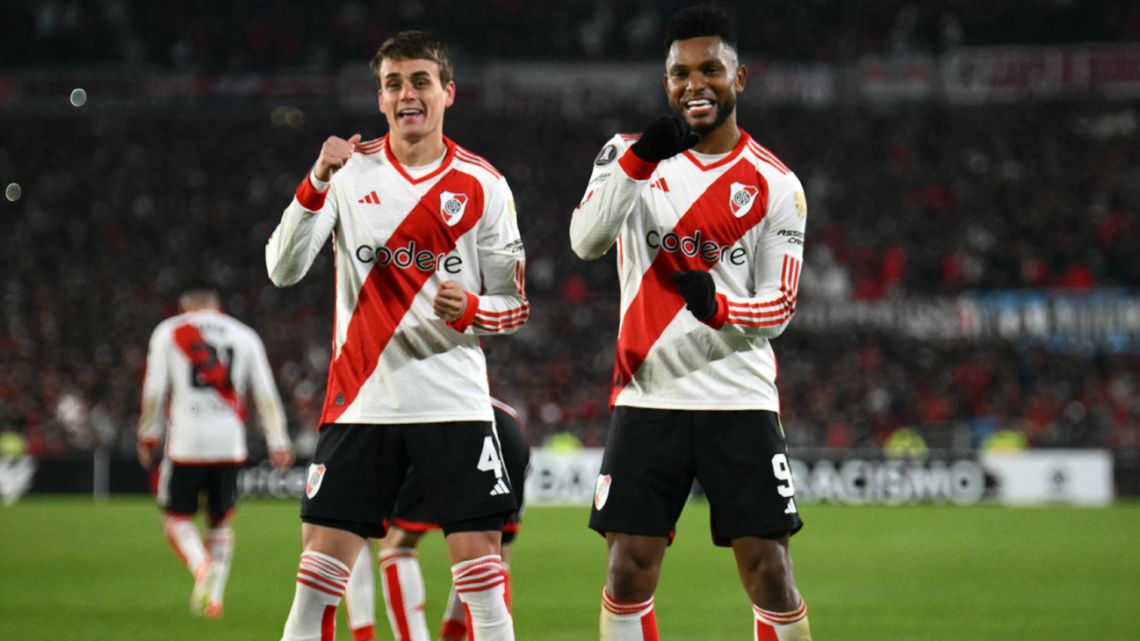 River Plate's Colombian forward Miguel Borja (right) celebrates after scoring during the Copa Libertadores group stage second leg football match between Argentina's River Plate and Paraguay's Libertad at Mas Monumental Stadium in Buenos Aires on May 14, 2024. 