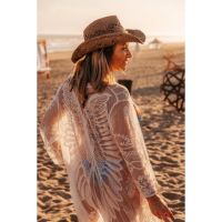 Carina Cools: Entre Maquinarias y Moda, un Estilo que Cultiva Confianza”