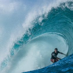 El surfista estadounidense Balaram Stack entrena para la Liga Mundial de Surf (WSL) y los Juegos Olímpicos de París, en Teahupo'o, Tahití. | Foto:Brian Bielmann / AFP