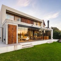 Una casa moderna y racionalista con luz propia