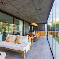 Una casa moderna y racionalista con luz propia